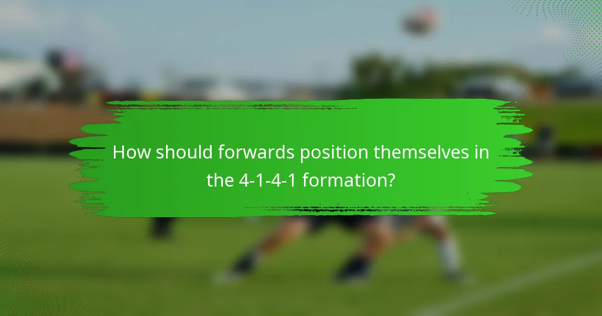 How should forwards position themselves in the 4-1-4-1 formation?
